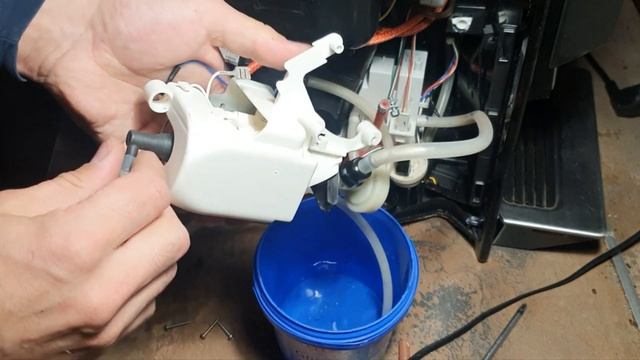 Siemens EQ.9 s 300 ремонт всей гидросистемы смотреть онлайн