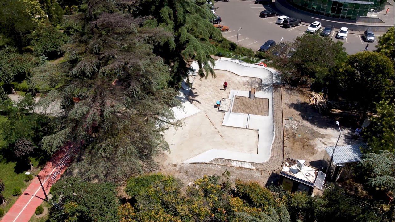 Скейт-парк в парке Киквидзе. Тбилиси, Грузия | სკეიტ პარკი კიკვიძის პარკში. თბილისი, საქართველო смотреть онлайн