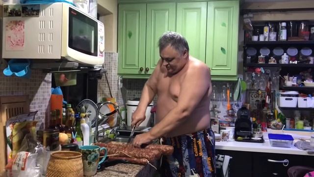 Глазковы. Изготовление краковской колбасы. Ну и так рульки и ребра запеченные. смотреть онлайн