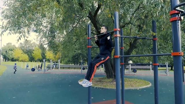 Прогулка по осеннему парку "Садовники" смотреть онлайн