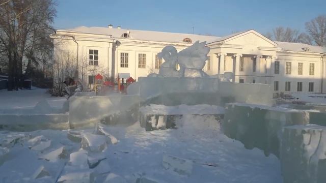 городская площадь Заозёрного.mp4 смотреть онлайн