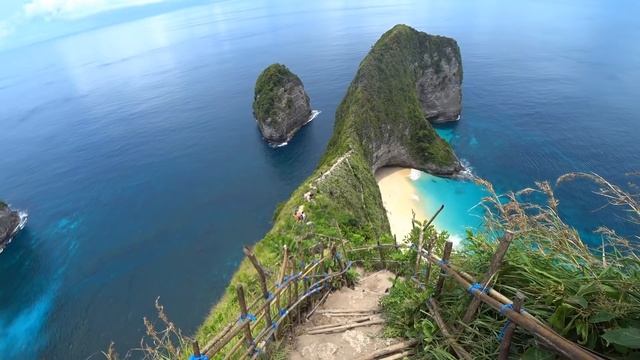 Самое КРАСИВОЕ место на ЗЕМЛЕ на Острове Нуса Пенида! Бали. Пляж Kelingking Beach смотреть онлайн