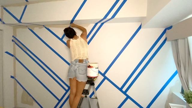 DIY ACCENT WALL | PAINTERS TAPE DESIGN смотреть онлайн