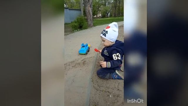 Игры на детской площадке. Песочница. Мусоровоз смотреть онлайн