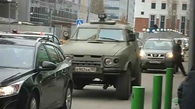 Броневик у Леруа Мерлен смотреть онлайн