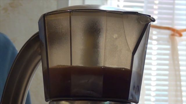 Как варить вкуснейший кофе в гейзерной кофеварке. #Кофе из гейзерной кофеварки с халвой и сиропом.