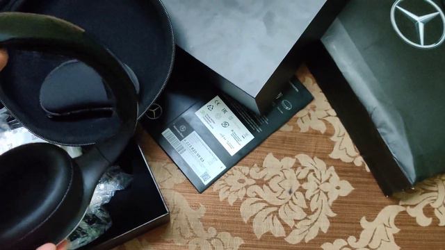 Mercedes Benz Bluetooth Headphone Unboxing смотреть онлайн