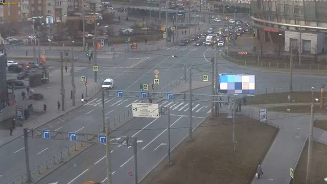LIVE CAMERA Komendantskay square St. Petersburg Russia. Комендантская площадь Санкт-Петербург смотреть онлайн