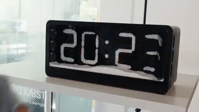 Корейцы изобрели волшебные часы со «снежной бурей» внутри смотреть онлайн