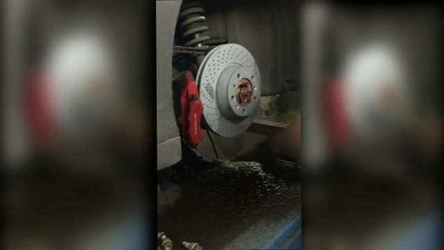 Замена дисков и колодок PORSCHE 911. Сервис Porsche Family смотреть онлайн