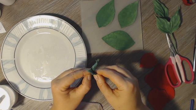 Роза из Кожи Часть 2 / Обрабатываем Кожу/ Мастер Класс смотреть онлайн
