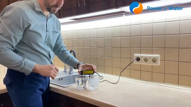 Проверка количества растворенных солей в воде с помощью процесса электролиза смотреть онлайн