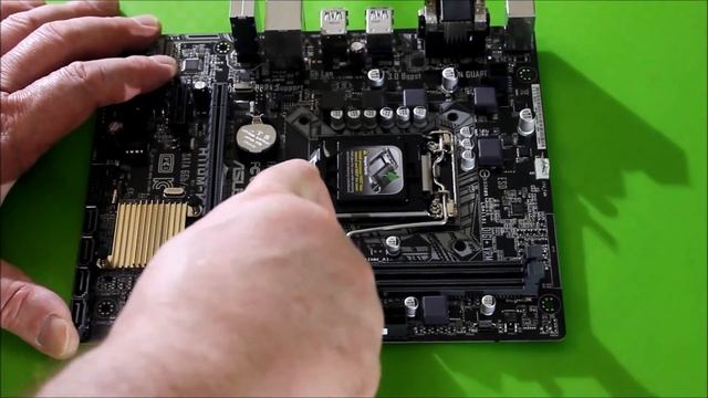 Выбрав комплектующие на сайте магазина, купил их и собрал дома ПК на базе процессора Pentium G4560.