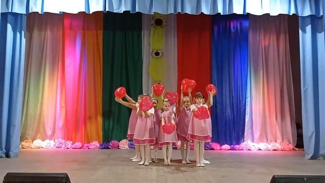 Танцевальный кружок "Ладошки" танцевальная композиция "Мамино сердце" смотреть онлайн
