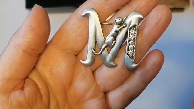 33.Винтажные броши буквы. (TRIFARI из коллекции ABC) смотреть онлайн