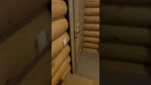 Установка межкомнатных дверей в срубе деревянного дома с изготовлением доборов и наличников. (Ч.15) смотреть онлайн