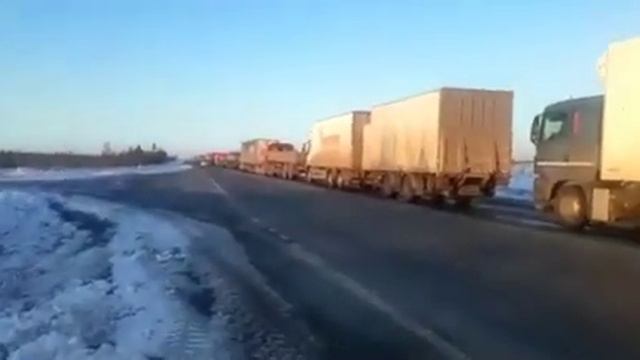 Житель Тюмени стал невольным заложником перекрытия автотрассы Сургут - Новый Уренгой смотреть онлайн