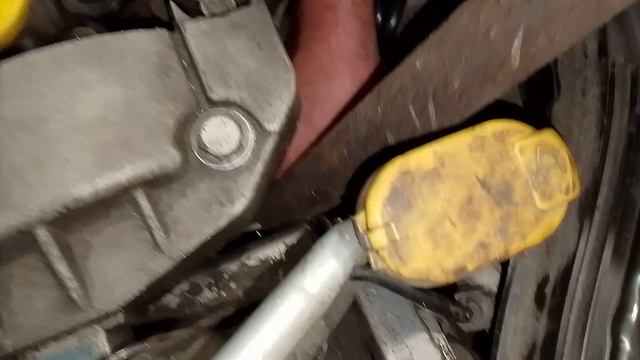 Renault Megane 2 Замена натяжного ролика ремня навесного оборудования смотреть онлайн