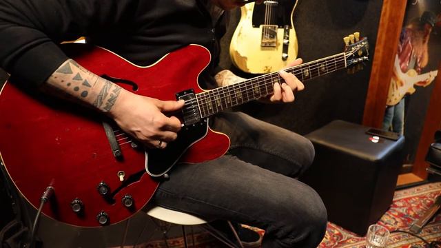 1963 Gibson ES-335 Cherry Red смотреть онлайн