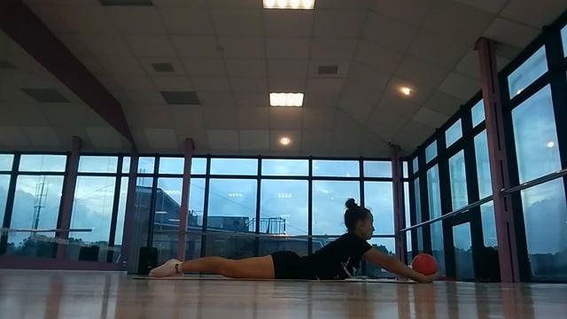 подкачка спины с мячом / back strengthening exercises with the ball смотреть онлайн