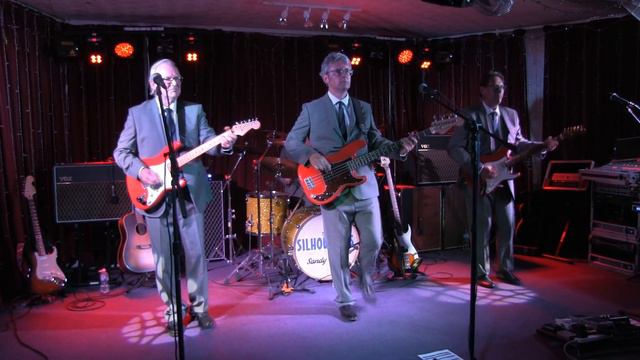 The Silhouettes. Top UK Shadows Tribute Band performing Apache смотреть онлайн