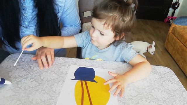 Алиса делает поделку из бумаги и ватных палочек (верба) смотреть онлайн