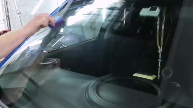 Замена гидрофоба на лобовом стекле смотреть онлайн