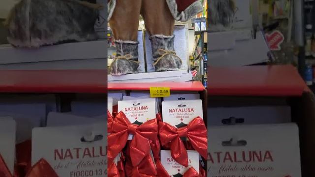 Китайский магазин в маленьком городке Центральной Италии. смотреть онлайн