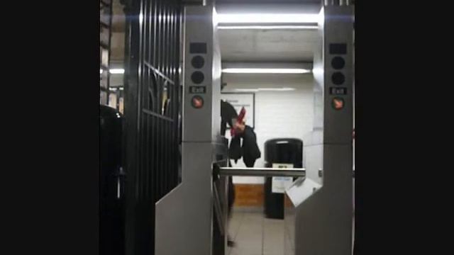 Exit stage left, pursued by bear смотреть онлайн