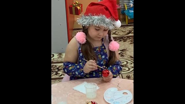 Коллективная работа, категория 4-7 лет. Поделка "Сюрприз для Деда Мороза". смотреть онлайн