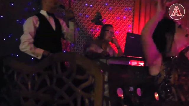 #Поющий #ведущий #SerAleks - #Неземная #МаксБарских исполнение #самых #лучших #песен на #свадьбе ! смотреть онлайн