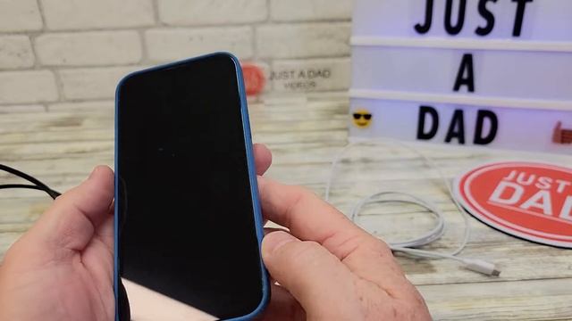 Apple vs Anker Magnetic Wireless Charger with USB-C Cable Best For iPhone 12, 13, 14 смотреть онлайн