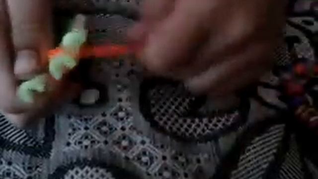 Браслет из резинок "лентяй" без станка! Мастер класс смотреть онлайн