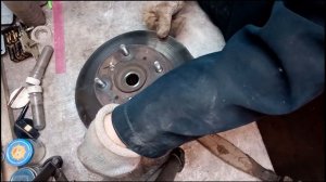 Как заменить подшипник ступицы своими руками.Подробное видео.Часть 1.