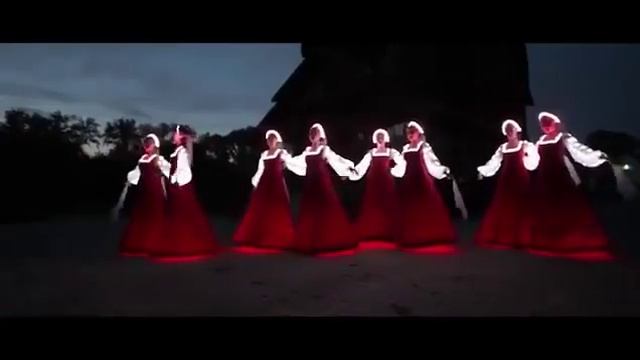Невероятно красиво! Русский народный танец девушек в светящихся платьях! смотреть онлайн