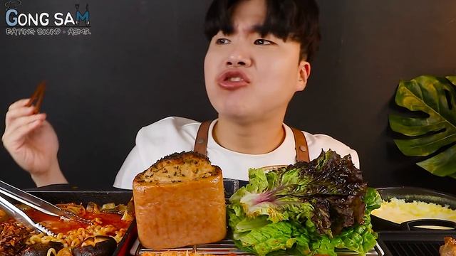ASMR MUKBANG 버섯 열라면 & 떡볶이 & 치즈 통스팸 & 스테이크 FIRE Noodle & STEAK & CHEESE SPAM EATING SOUND! смотреть онлайн