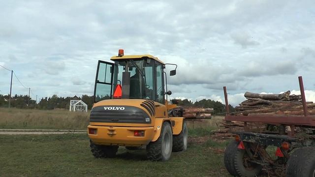Massey Ferguson 6475, Fendt 930, Volvo L35 and Hakki Pilke easy 42 used in the splitting of the fir смотреть онлайн