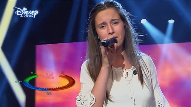 Fenómeno Fan - Victoria: "Adoro" Armando Manzanero | Disney Channel Oficial смотреть онлайн