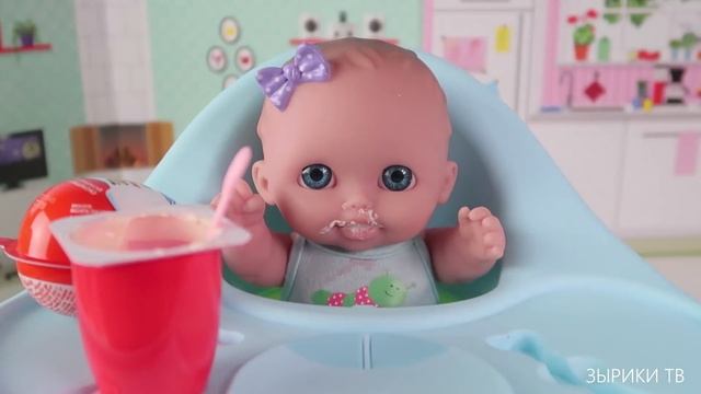 Куклы Пупсики/кормим Маришку йогуртом Растишка, открываем киндер джой/мультики перед сном Зырики ТВ смотреть онлайн
