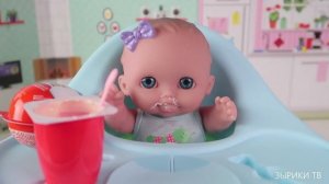 Куклы Пупсики/кормим Маришку йогуртом Растишка, открываем киндер джой/мультики перед сном Зырики ТВ