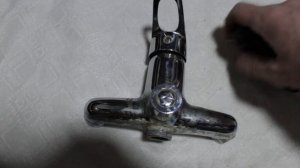 Плохо работает смеситель. Вода или ледяная или кипяток. Замена картриджа.