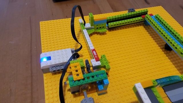 LEGO Infinite Rolling of Marbles Down the Track Beskonačno ponavljanje kotrljanja klikera niz staz смотреть онлайн