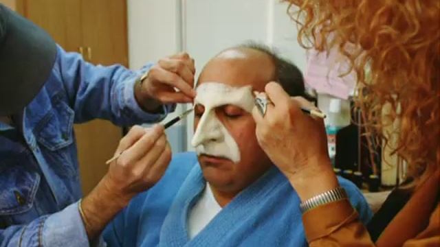 Batman Returns: 10 Making-Up The Penguin смотреть онлайн