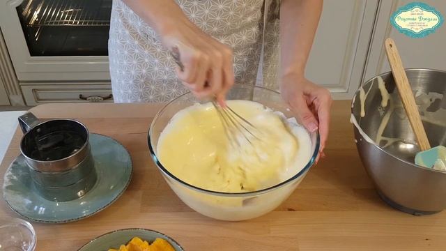 ТВОРОЖНАЯ ШАРЛОТКА С АБРИКОСАМИ/ Нежнейшее суфле и ароматный фрукт/ Рецепты Джулии? смотреть онлайн