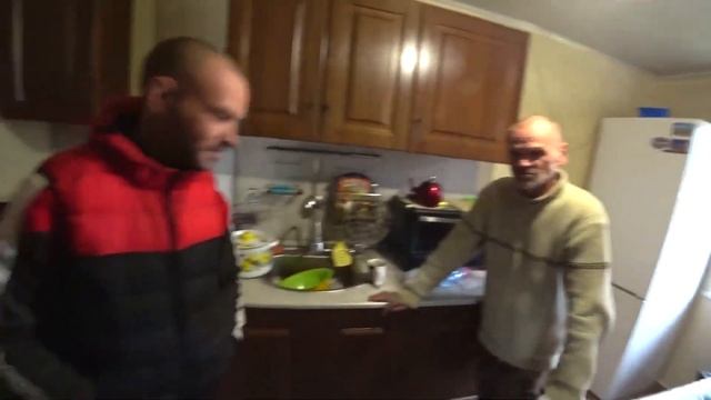 ДЯДЯ ЮРА ЖИВОДЁР СОШЁЛ С УМА / СЕРЫЙ ЗАБРАЛ СЕБЕ КОТЁНКА ДОМОЙ / ОСМОТР В КЛИНИКЕ УКОЛЫ И ПЕРЕВЯЗКИ смотреть онлайн