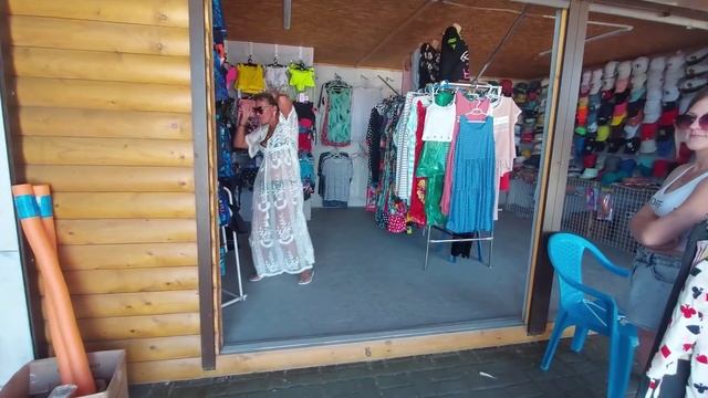 СЧАСТЛИВЦЕВО, УСТРОИЛИ ШОУ НА ПЛЯЖЕ, ВАЛЕРУ УНЕСЛО В МОРЕ / МЕРЯЕМ ТУНИКИ / ПОДАРОК ОТ ДРУЗЕЙ смотреть онлайн
