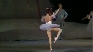 Музыка: П.И. Чайковский. Балет Щелкунчик: II акт. Вариация Феи Драже . Танцует Екатерина максимова.