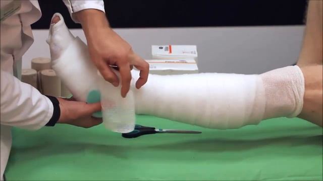 Наложение компрессионного бандажа (стопа и голень) базовый вариант - Иван Макаров
