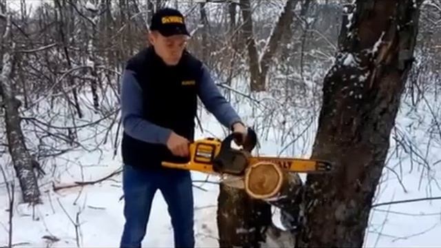 Пила цепная аккумуляторная DeWALT DCM575, DeWALT DCM575X1. Обзор.
