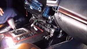 Ленд Крузер 200.Замена троса ручника.Салон.Снятие декоративной панели АКП и подлокотника.Часть 1.